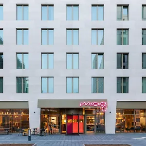 3* Otel Moxy